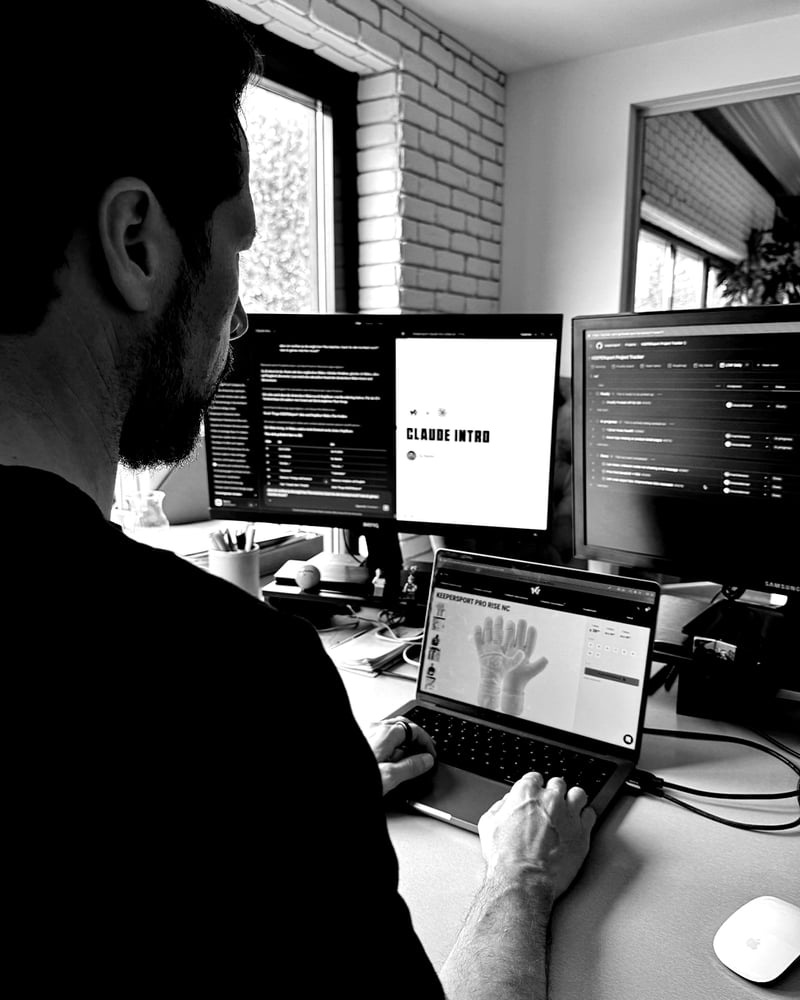 Martin Krenn desk setup